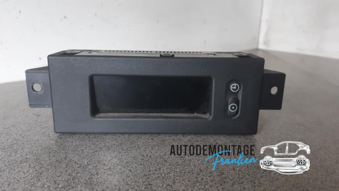 Gebruikte Display Interieur Opel Vivaro 1.9 DI Prijs € 20,00 Margeregeling aangeboden door Franken Autodemontage B.V.