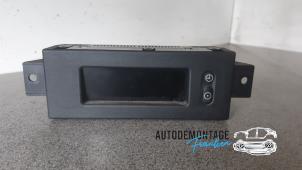 Gebruikte Display Interieur Opel Vivaro 1.9 DI Prijs € 20,00 Margeregeling aangeboden door Franken Autodemontage B.V.