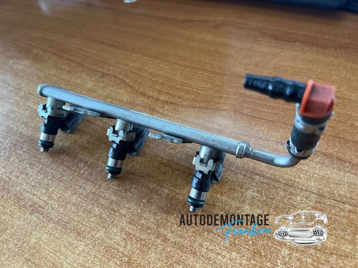 Gebruikte Injector (benzine injectie) Smart Fortwo Cabrio (451.4) 1.0 Turbo Prijs € 25,00 Margeregeling aangeboden door Franken Autodemontage B.V.