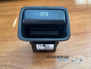 Gebruikte Handrem schakelaar Mercedes A (W176) 1.6 A-200 16V Prijs € 20,00 Margeregeling aangeboden door Franken Autodemontage B.V.