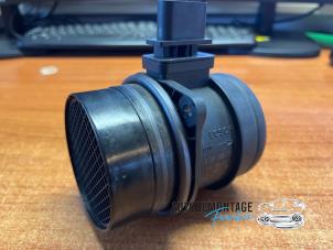 Gebruikte Luchtmassameter Volkswagen Scirocco (137/13AD) 2.0 TDI 16V Prijs € 30,00 Margeregeling aangeboden door Franken Autodemontage B.V.