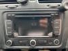 Radio CD Speler van een Volkswagen Golf VI (5K1), 2008 / 2013 1.6 TDI 16V, Hatchback, Diesel, 1.598cc, 77kW (105pk), FWD, CAYC, 2009-02 / 2012-11 2010