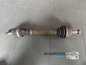 Gebruikte Aandrijfas links-voor Peugeot Partner (GC/GF/GG/GJ/GK) 1.6 HDI 90 16V Prijs € 45,00 Margeregeling aangeboden door Franken Autodemontage B.V.