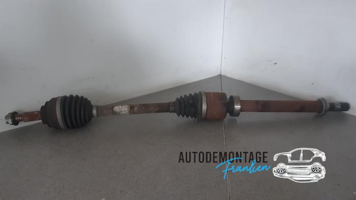 Gebruikte Steekas rechts-voor Renault Clio IV (5R) 1.2 TCE 16V GT EDC Prijs € 100,00 Margeregeling aangeboden door Franken Autodemontage B.V.