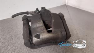 Gebruikte Remklauw (Tang) rechts-voor Fiat Grande Punto (199) 1.3 JTD Multijet 16V Prijs € 35,00 Margeregeling aangeboden door Franken Autodemontage B.V.