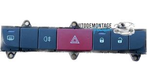 Gebruikte Schakelaar Paniekverlichting Peugeot Boxer (U9) 2.2 HDi 100 Euro 4 Prijs € 35,00 Margeregeling aangeboden door Franken Autodemontage B.V.