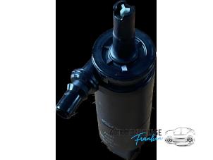 Gebruikte Pomp koplampsproeier Volkswagen Golf VII (AUA) 2.0 GTD 16V Prijs € 20,00 Margeregeling aangeboden door Franken Autodemontage B.V.