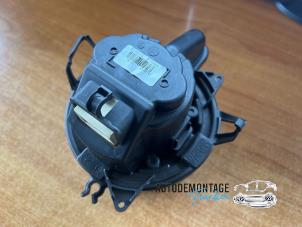 Gebruikte Chaufage Ventilatiemotor Renault Clio IV (5R) 1.5 Energy dCi 90 FAP Prijs € 35,00 Margeregeling aangeboden door Franken Autodemontage B.V.