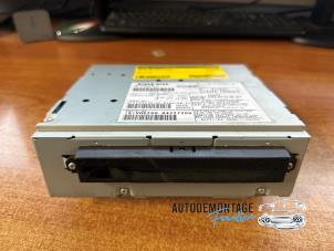 Gebruikte Radio CD Speler Volvo C30 (EK/MK) 2.4 D5 20V Prijs € 80,00 Margeregeling aangeboden door Franken Autodemontage B.V.