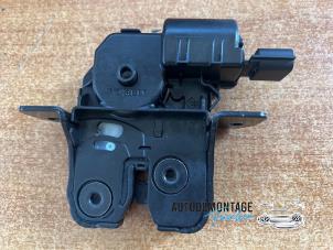 Gebruikte Slotmechaniek Achterklep Renault Twingo II (CN) 1.2 16V Quickshift 5 Prijs € 30,00 Margeregeling aangeboden door Franken Autodemontage B.V.