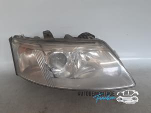 Gebruikte Koplamp rechts Saab 9-3 II (YS3F) 1.9 TiD 16V Prijs € 70,00 Margeregeling aangeboden door Franken Autodemontage B.V.