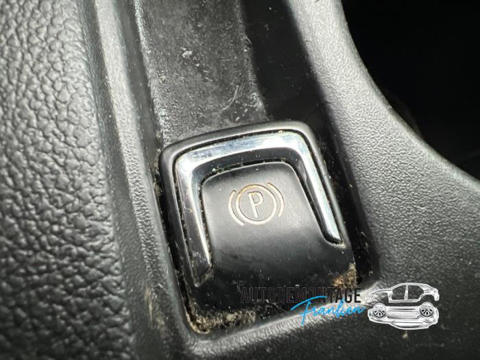 Gebruikte Handrem schakelaar Opel Astra J (PC6/PD6/PE6/PF6) 1.3 CDTI 16V EcoFlex Prijs op aanvraag aangeboden door Franken Autodemontage B.V.