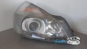 Gebruikte Koplamp rechts Renault Espace (JK) 2.0 dCi 16V 150 FAP Prijs € 200,00 Margeregeling aangeboden door Franken Autodemontage B.V.