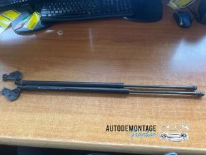 Gebruikte Set Gasdempers Achterklep Renault Grand Scénic III (JZ) 1.5 dCi 110 Prijs € 35,00 Margeregeling aangeboden door Franken Autodemontage B.V.