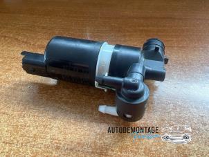 Gebruikte Ruitensproeierpomp voor Renault Grand Scénic III (JZ) 1.5 dCi 110 Prijs € 15,00 Margeregeling aangeboden door Franken Autodemontage B.V.