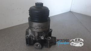 Gebruikte Oliefilterhuis Opel Insignia Sports Tourer 2.0 CDTI 16V Prijs € 40,00 Margeregeling aangeboden door Franken Autodemontage B.V.