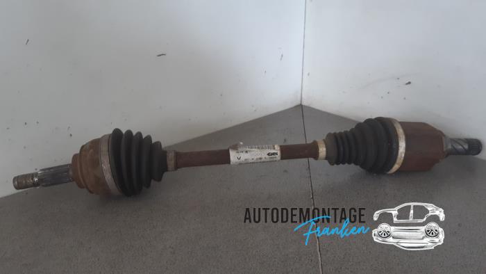 Gebruikte Aandrijfas links-voor Dacia Sandero II 0.9 TCE 12V Prijs € 45,00 Margeregeling aangeboden door Franken Autodemontage B.V.