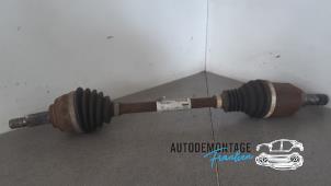 Gebruikte Aandrijfas links-voor Dacia Sandero II 0.9 TCE 12V Prijs € 45,00 Margeregeling aangeboden door Franken Autodemontage B.V.