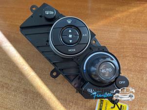 Gebruikte Kachel Bedieningspaneel Honda Civic (FK/FN) 1.8i VTEC 16V Prijs € 45,00 Margeregeling aangeboden door Franken Autodemontage B.V.