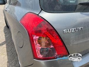 Gebruikte Achterlicht links Suzuki Swift (ZA/ZC/ZD1/2/3/9) 1.3 D 16V Prijs op aanvraag aangeboden door Franken Autodemontage B.V.