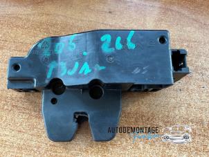 Gebruikte Slotmechaniek Achterklep Peugeot 206 (2A/C/H/J/S) 1.4 XR,XS,XT,Gentry Prijs € 25,00 Margeregeling aangeboden door Franken Autodemontage B.V.