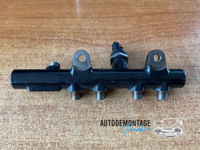 Gebruikte Injector brug Renault Clio IV (5R) 1.5 Energy dCi 90 FAP Prijs € 50,00 Margeregeling aangeboden door Franken Autodemontage B.V.