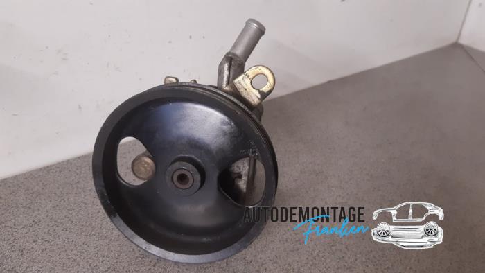 Gebruikte Servopomp Nissan Almera Tino (V10M) 1.8 16V Prijs € 50,00 Margeregeling aangeboden door Franken Autodemontage B.V.