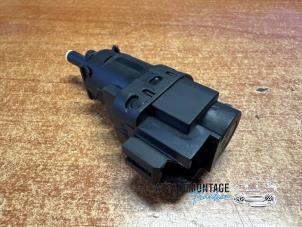 Gebruikte Schakelaar Remlicht Ford Transit 2.4 TDCi 16V Prijs € 10,00 Margeregeling aangeboden door Franken Autodemontage B.V.