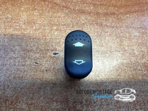 Gebruikte Raam schakelaar elektrisch Ford Transit 2.4 TDCi 16V Prijs € 10,00 Margeregeling aangeboden door Franken Autodemontage B.V.