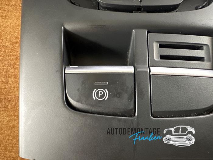 Gebruikte Handrem schakelaar Audi A3 (8V1/8VK) 1.8 16V TFSI Quattro Prijs € 20,00 Margeregeling aangeboden door Franken Autodemontage B.V.