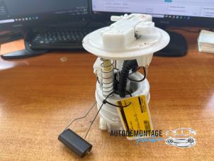 Gebruikte Benzinepomp Renault Captur (2R) 1.2 TCE 16V EDC Prijs € 70,00 Margeregeling aangeboden door Franken Autodemontage B.V.