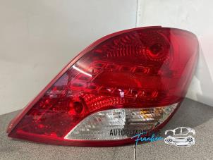 Gebruikte Achterlicht rechts Peugeot 207/207+ (WA/WC/WM) 1.4 16V Prijs € 45,00 Margeregeling aangeboden door Franken Autodemontage B.V.