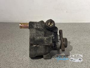 Gebruikte Pomp Servo Renault Master II (FD/HD) 2.5 dCi 16V Prijs € 50,00 Margeregeling aangeboden door Franken Autodemontage B.V.