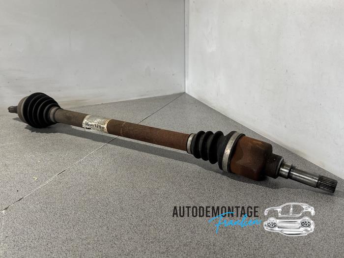 Gebruikte Steekas rechts-voor Peugeot 207/207+ (WA/WC/WM) 207+ 1.4 Hdi Prijs € 40,00 Margeregeling aangeboden door Franken Autodemontage B.V.