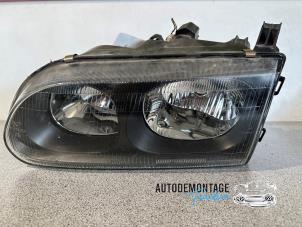 Gebruikte Rechter Koplamp Mitsubishi L-400 2.5 TD Prijs € 35,00 Margeregeling aangeboden door Franken Autodemontage B.V.