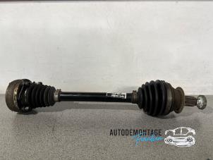 Gebruikte Aandrijfas links-voor Volkswagen Polo V (6R) 1.2 12V Prijs € 45,00 Margeregeling aangeboden door Franken Autodemontage B.V.