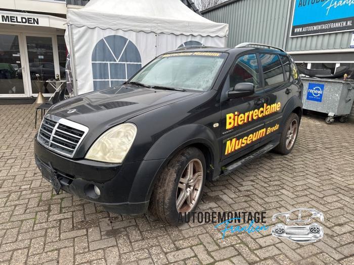 Gebruikte Steekas links-voor Ssang Yong Rexton 2.7 Xdi RX/RJ 270 16V Prijs op aanvraag aangeboden door Franken Autodemontage B.V.