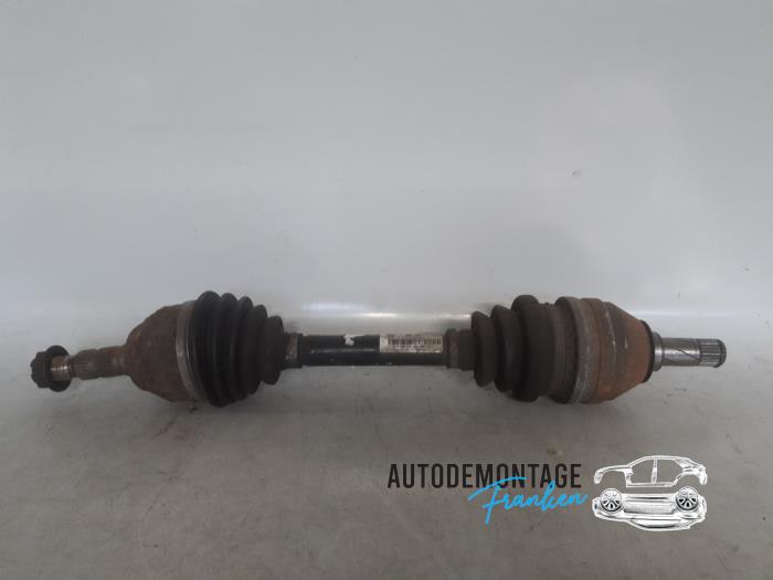 Gebruikte Aandrijfas links-voor Opel Zafira (M75) 1.8 16V Ecotec Prijs € 35,00 Margeregeling aangeboden door Franken Autodemontage B.V.
