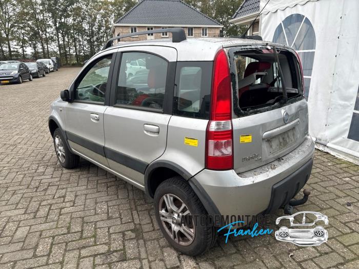 Gebruikte Aandrijfas links-achter Fiat Panda (169) 1.3 JTD 16V Multijet 4x4 Prijs op aanvraag aangeboden door Franken Autodemontage B.V.