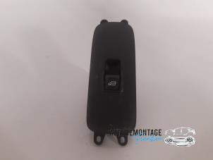 Gebruikte Elektrisch Raam Schakelaar Volvo C30 (EK/MK) 1.6 16V Prijs € 15,00 Margeregeling aangeboden door Franken Autodemontage B.V.