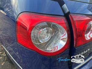 Gebruikte Achterlicht links Volkswagen Passat Variant (3C5) 2.0 FSI 16V Prijs op aanvraag aangeboden door Franken Autodemontage B.V.