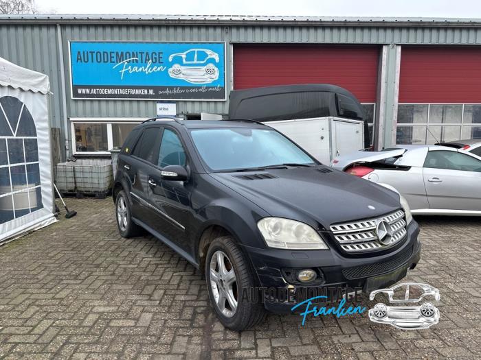 Dynamo van een Mercedes-Benz ML II (164/4JG) 3.0 ML-280 CDI 4-Matic V6 24V 2008