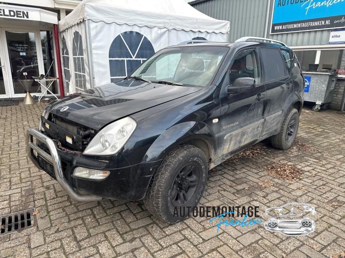 Gebruikte Steekas links-voor Ssang Yong Rexton 2.7 Xdi RX/RJ 270 16V Prijs op aanvraag aangeboden door Franken Autodemontage B.V.