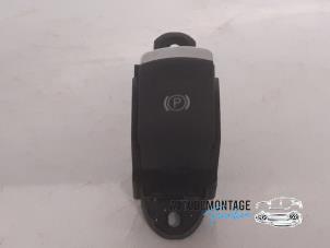 Gebruikte Handrem schakelaar Audi A6 Avant (C6) 2.7 TDI V6 24V Prijs € 35,00 Margeregeling aangeboden door Franken Autodemontage B.V.