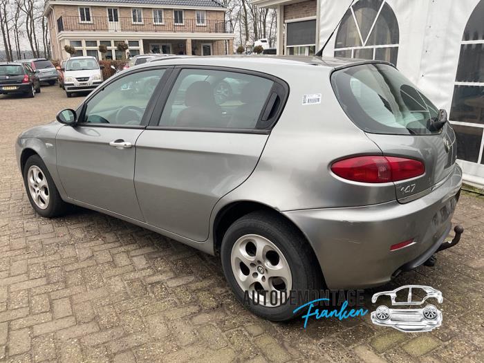 Trekhaak van een Alfa Romeo 147 (937) 1.6 Twin Spark 16V 2005