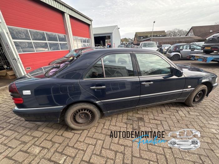 Gebruikte Steekas rechts-achter Mercedes C (W202) 1.8 C-180 16V Prijs op aanvraag aangeboden door Franken Autodemontage B.V.