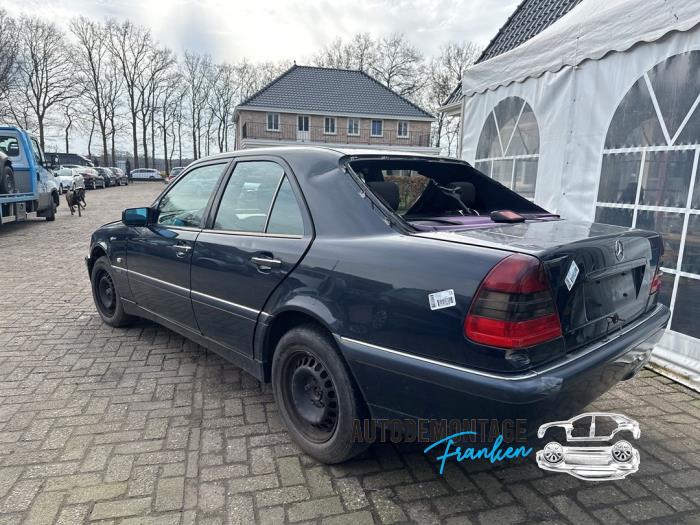 Gebruikte Steekas links-achter Mercedes C (W202) 1.8 C-180 16V Prijs op aanvraag aangeboden door Franken Autodemontage B.V.
