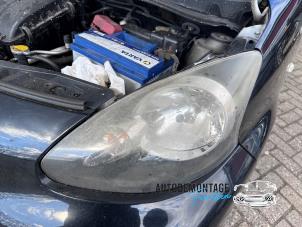 Gebruikte Linker Koplamp Toyota Aygo (B10) 1.0 12V VVT-i Prijs op aanvraag aangeboden door Franken Autodemontage B.V.