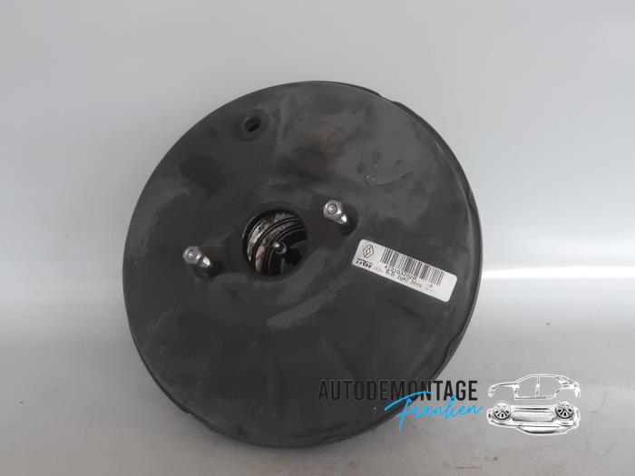 Gebruikte Rembekrachtiger Renault Captur I (2R) 0.9 Energy TCE 12V Prijs € 35,00 Margeregeling aangeboden door Franken Autodemontage B.V.