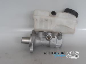 Gebruikte Hoofdremcilinder Renault Captur (2R) 0.9 Energy TCE 12V Prijs € 30,00 Margeregeling aangeboden door Franken Autodemontage B.V.